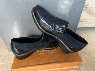 Zapatos de mujer negros y azules
