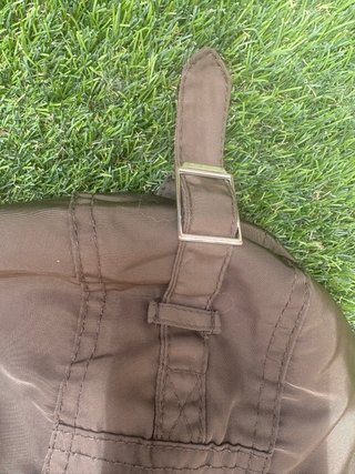 Parka militar Bershka caqui capucha pelo