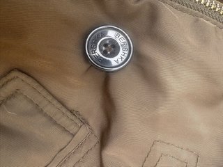 Parka militar Bershka caqui capucha pelo