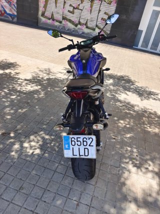 Yamaha MT-07 Naked Azul y Negra