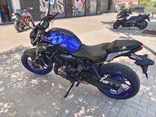 Yamaha MT-07 Naked Azul y Negra
