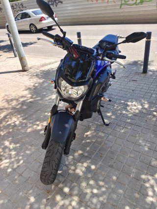 Yamaha MT-07 Naked Azul y Negra