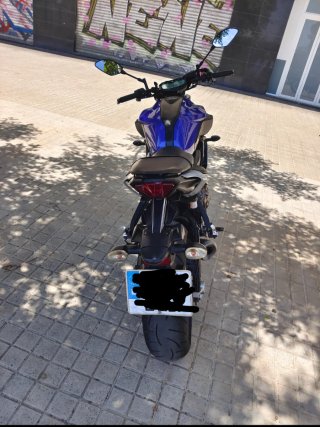 Yamaha MT-07 Naked Azul y Negra