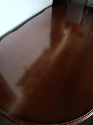 Mesa de comedor antigua de madera