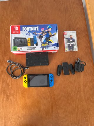 Nintendo Switch Edición Fortnite + FIFA 23