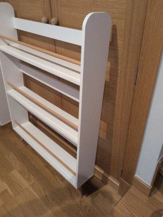 Estantería infantil blanca y madera