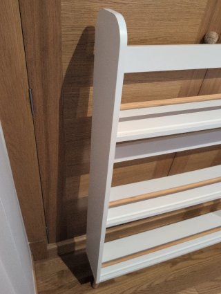 Estantería infantil blanca y madera