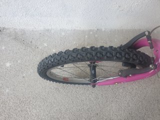 Bicicleta niña morada.    el   Vendrell Comarruga.