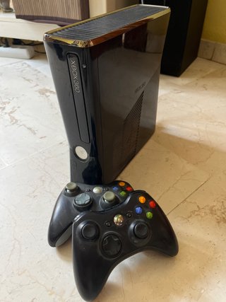 Xbox 360 Nera + 2 Controller