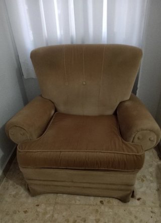 Sillón cómodo beige y marrón