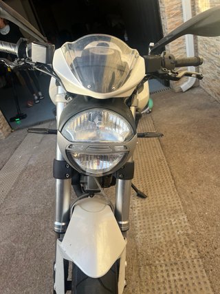 Ducati 696 Blanca 2010