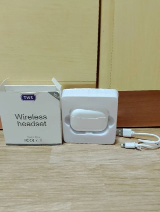 Cascos inalámbricos blancos