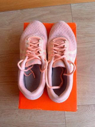 Nike Revolution 36