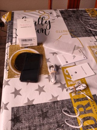 Huawei P20 lite con protector de pantalla, auricul