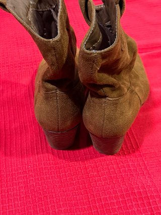 BOTAS BERSHKA TIPO CAWBOY TEDENCIA