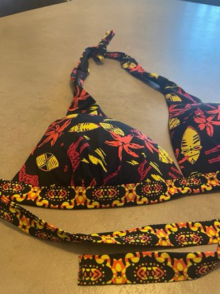 Top bikini a triangolo con stampa tribale