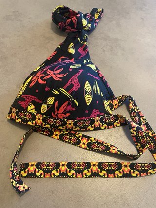 Top bikini a triangolo con stampa tribale