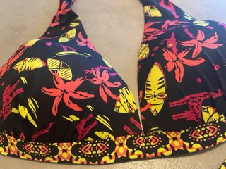 Top bikini a triangolo con stampa tribale