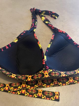 Top bikini a triangolo con stampa tribale