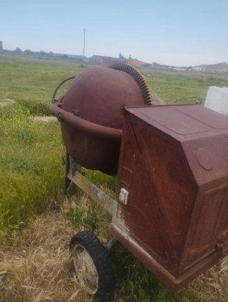 Hormigonera con motor