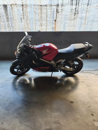 Honda CBR 600 F4I Roja y Negra