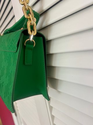Bolso Boso Verde con Cadena Dorada