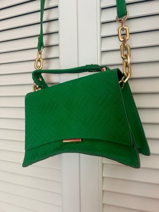 Bolso Boso Verde con Cadena Dorada