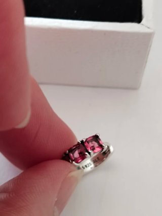 Orecchini in argento con pietre rosa