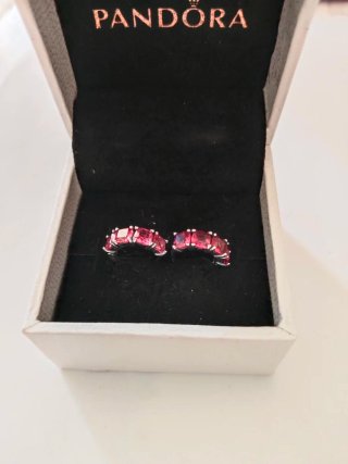 Orecchini in argento con pietre rosa