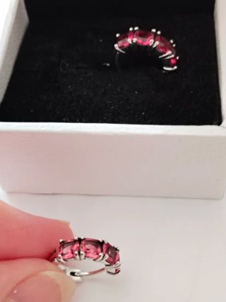 Orecchini in argento con pietre rosa