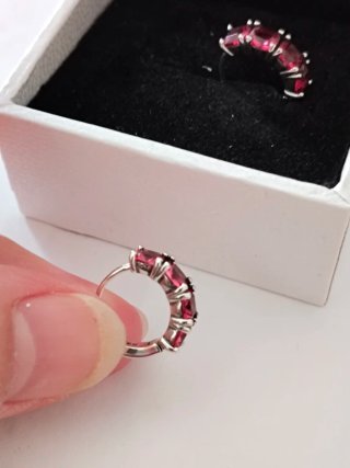 Orecchini in argento con pietre rosa