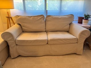 Sofá beige 2 plazas
