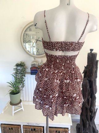 Vestido boho Stradivarius marrón espalda abierta