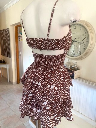 Vestido boho Stradivarius marrón espalda abierta