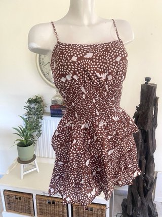 Vestido boho Stradivarius marrón espalda abierta