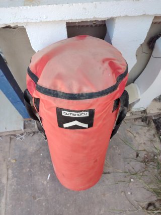 Saco de boxeo OUTSHOCK rojo