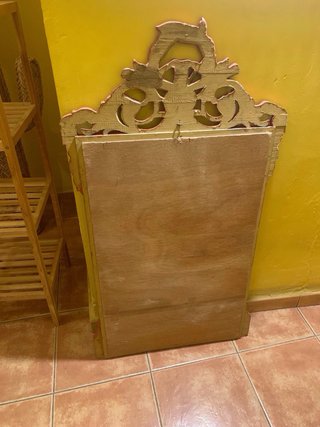 Espejo de madera tallado.