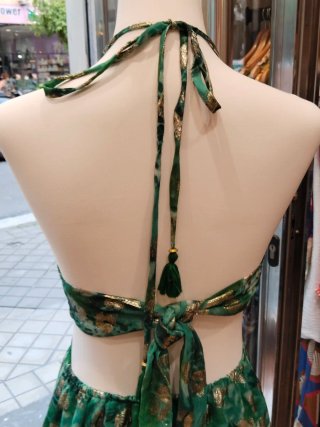 Vestido largo verde con detalles dorados.talla M/L