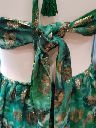 Vestido largo verde con detalles dorados.talla M/L