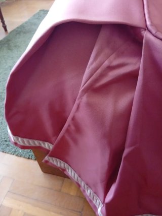 Colcha rosa satinada con ribete