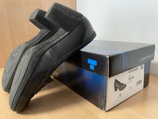 Zapatos de tacón negros talla 39