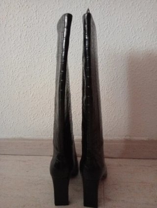 Botas altas negras efecto piel cocodrilo