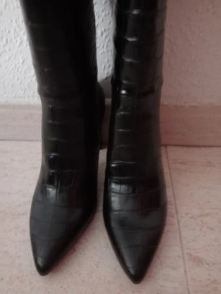 Botas altas negras efecto piel cocodrilo