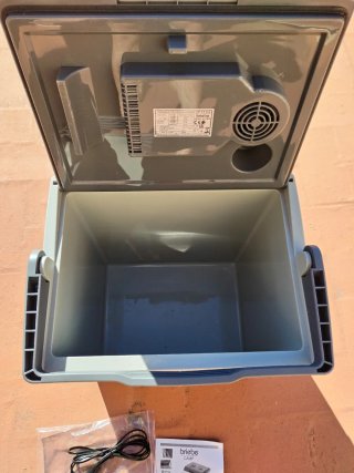 Nevera termoeléctrica 28L coche/camping Briebe