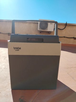 Nevera termoeléctrica 28L coche/camping Briebe