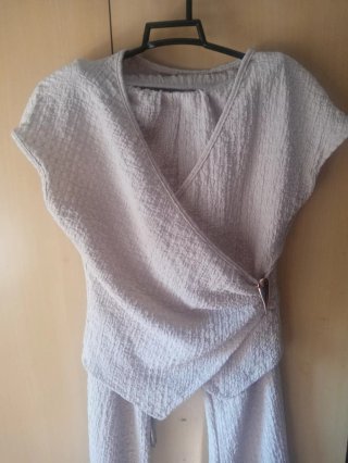 Conjunto pantalón y blusa beige