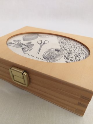 Caja de madera con tapa cristal ovalo