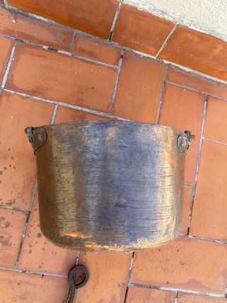 Caldero antiguo cobre/bronce con cadena de forja