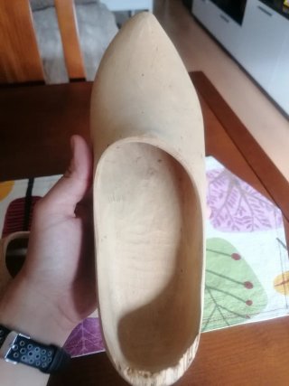 Antiguas madreñas de madera
