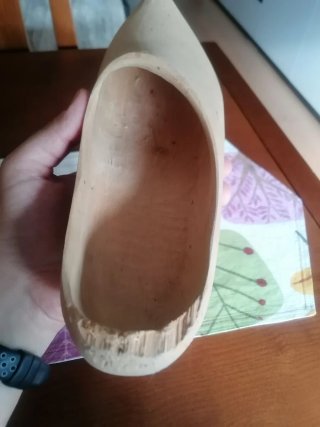 Antiguas madreñas de madera